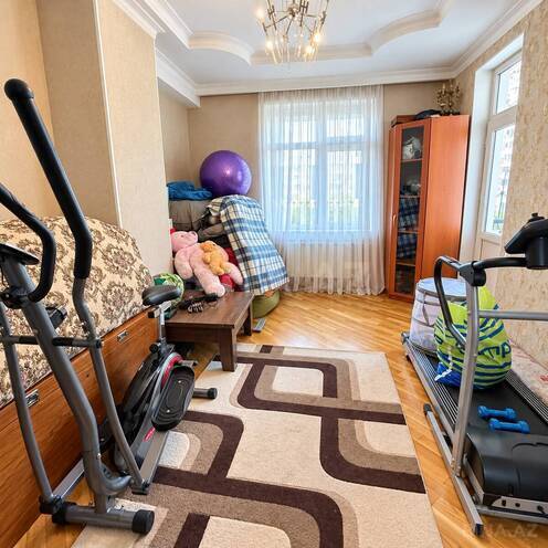 Satılır 4 otaqlı köhnə tikili 203 m², Nizami m., photo 4 from 12