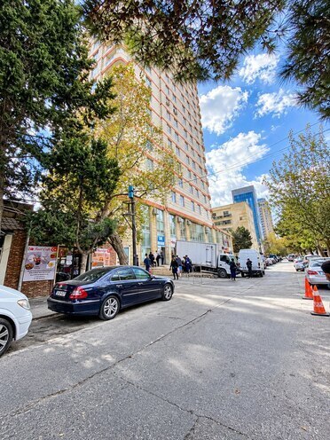Продаётся 3-комн. новостройка 85 м², м. Низами, photo 1 from 11