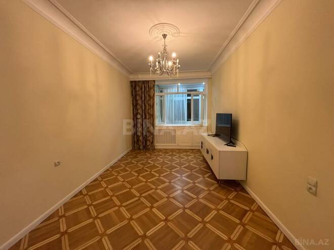 Сдаётся 3-комн. вторичка 73 м², м. Низами, photo 1 from 12