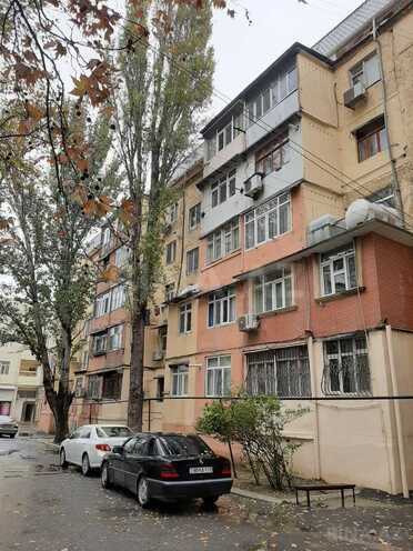 Satılır 2 otaqlı köhnə tikili 43 m², İnşaatçılar m., photo 1 from 8