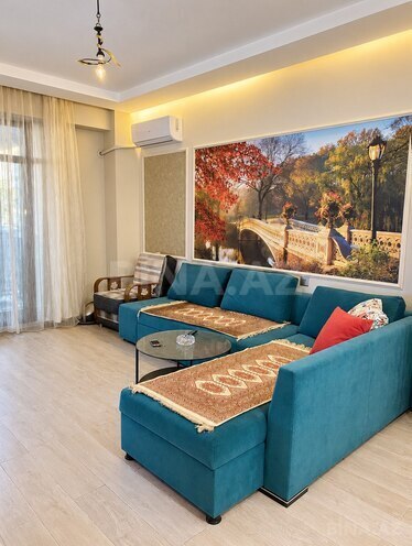 Сдаётся 2-комн. новостройка 65 м², м. 8 ноября, photo 1 from 7