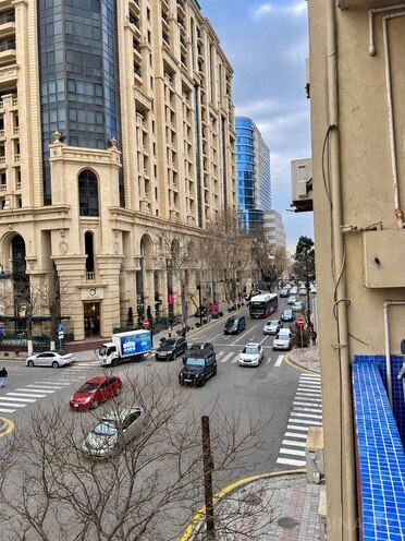 Сдается 3-комн. новостройка 135 м², м. Низами, photo 1 from 26