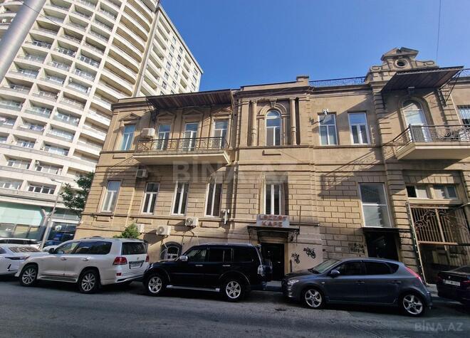 Продаётся 2-комн. вторичка 70 м², м. Низами, photo 3 from 12