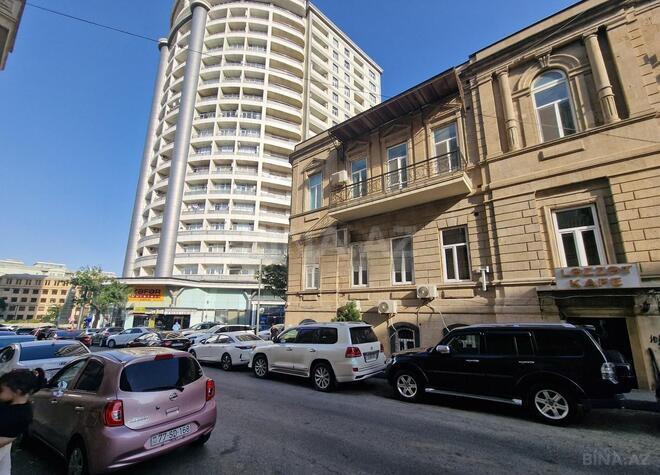 Продаётся 2-комн. вторичка 70 м², м. Низами, photo 1 from 12