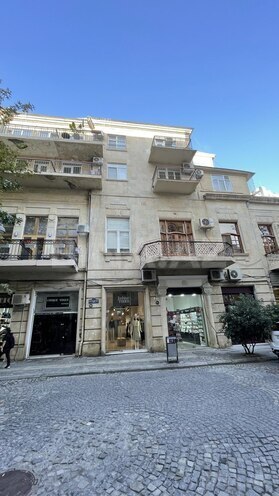 Satılır 3 otaqlı köhnə tikili 100 m², Sahil m., photo 1 from 18