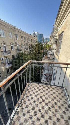 Satılır 3 otaqlı köhnə tikili 100 m², Sahil m., photo 15 from 18