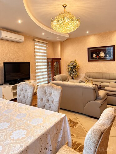 Сдаётся 3-комн. новостройка 135 м², м. Низами, photo 1 from 19