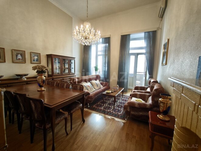Продаётся 2-комн. вторичка 70 м², м. Низами, photo 3 from 24