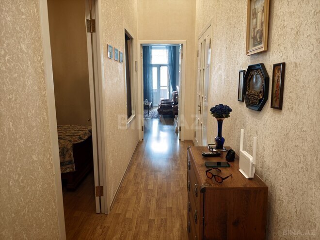 Продаётся 2-комн. вторичка 70 м², м. Низами, photo 12 from 24