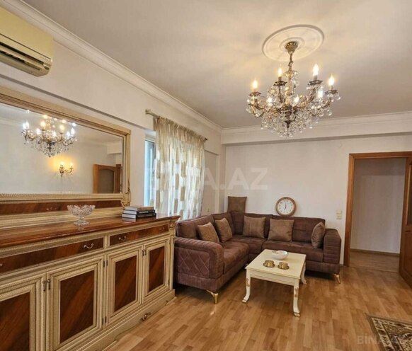 Satılır 2 otaqlı köhnə tikili 65 m², Şah İsmayıl Xətai m., photo 1 from 17