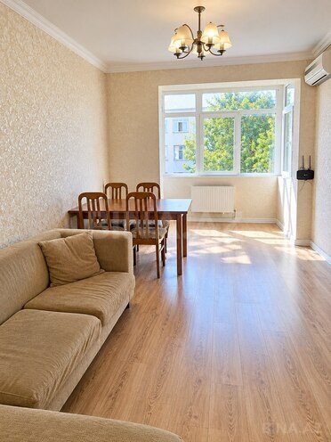 Satılır 2 otaqlı köhnə tikili 55 m², İnşaatçılar m., photo 1 from 8