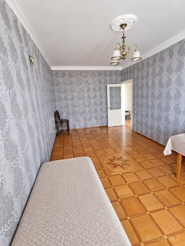 Satılır 2 otaqlı köhnə tikili 61 m², Massiv D q., photo 3 from 9