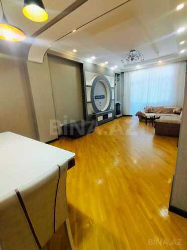 Сдаётся 3-комн. новостройка 130 м², м. Ази Асланов, photo 1 from 12