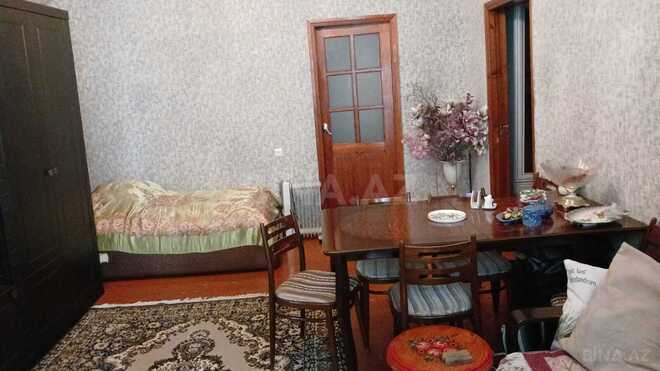 Продаётся 2-комн. вторичка 60 м², м. Кара Караев, photo 1 from 12
