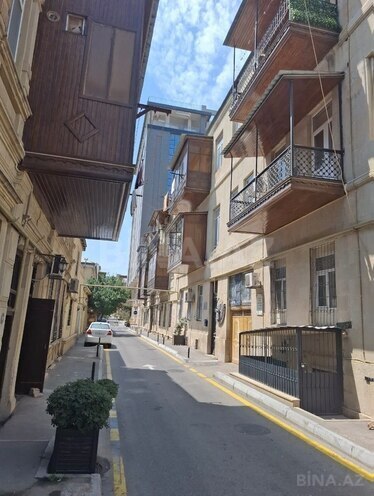 İcarəyə verilir 3 otaqlı köhnə tikili 130 m², Sahil m., photo 1 from 16