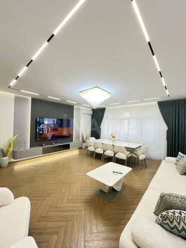 Satılır 4 otaqlı yeni tikili 186 m², 28 May m., photo 1 from 32
