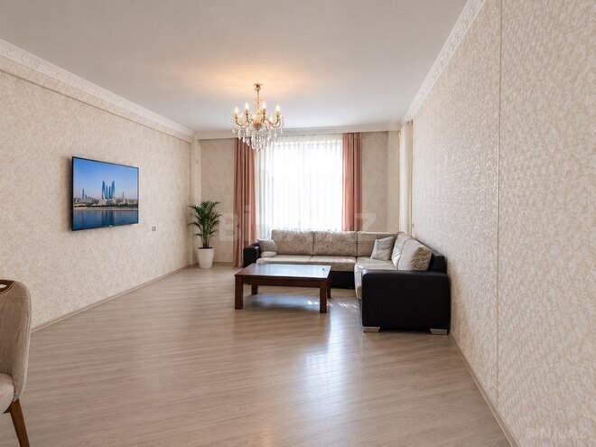 Сдается 3-комн. новостройка 150 м², Ясамальский р., photo 1 from 12