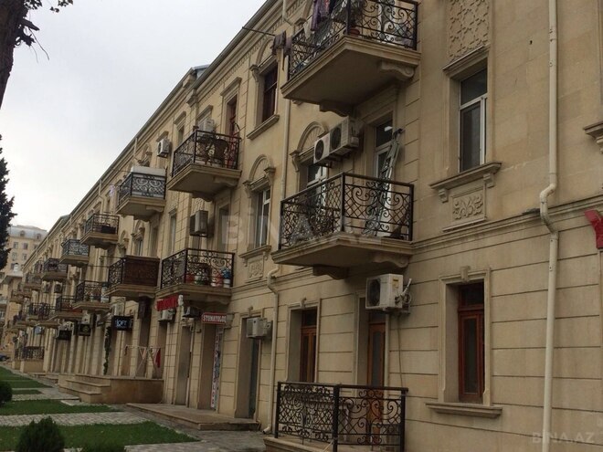 Satılır 3 otaqlı köhnə tikili 54 m², Bakıxanov q., photo 1 from 6