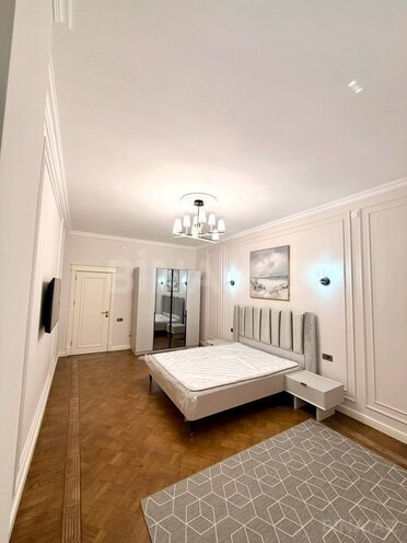 İcarəyə verilir 4 otaqlı yeni tikili 235 m², 28 May m., photo 14 from 19
