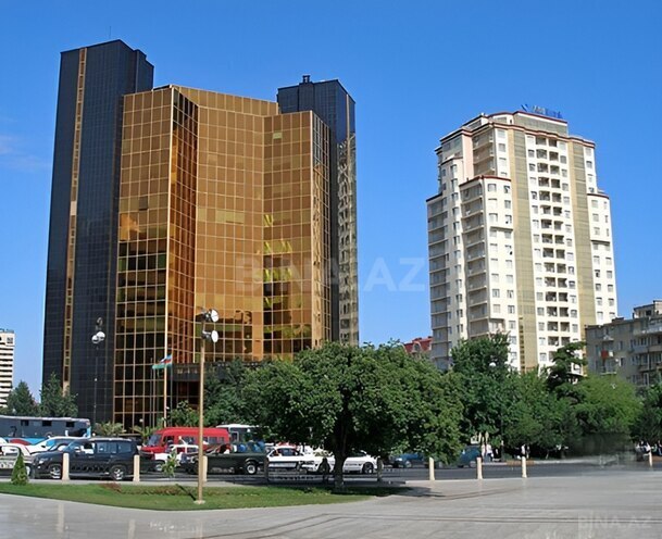 İcarəyə verilir 4 otaqlı yeni tikili 235 m², 28 May m., photo 1 from 19