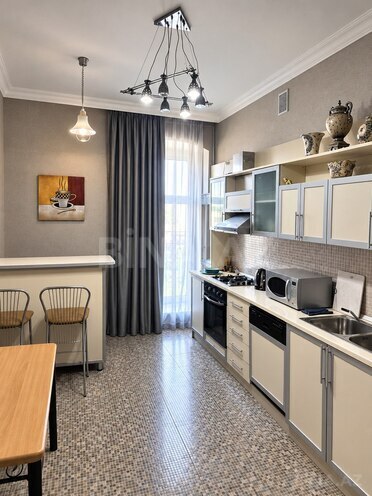 Сдаётся 3-комн. новостройка 130 м², м. Низами, photo 1 from 14