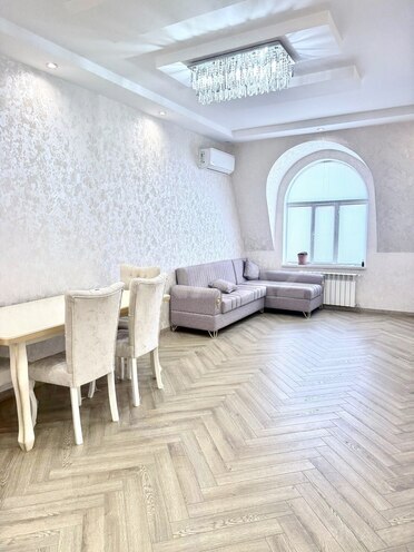 İcarəyə verilir 2 otaqlı yeni tikili 70 m², İnşaatçılar m., photo 1 from 8