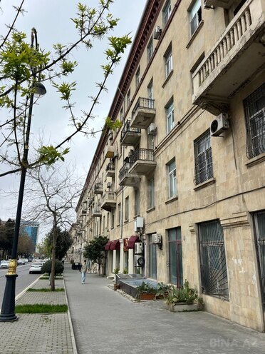 Satılır 2 otaqlı köhnə tikili 55 m², Elmlər Akademiyası m., photo 1 from 15