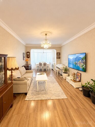 Продаётся 2-комн. вторичка 60 м², м. Гянджлик, photo 1 from 9