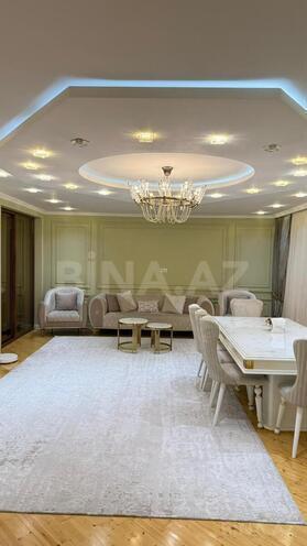 Satılır 4 otaqlı köhnə tikili 156 m², Bakıxanov q., photo 1 from 15