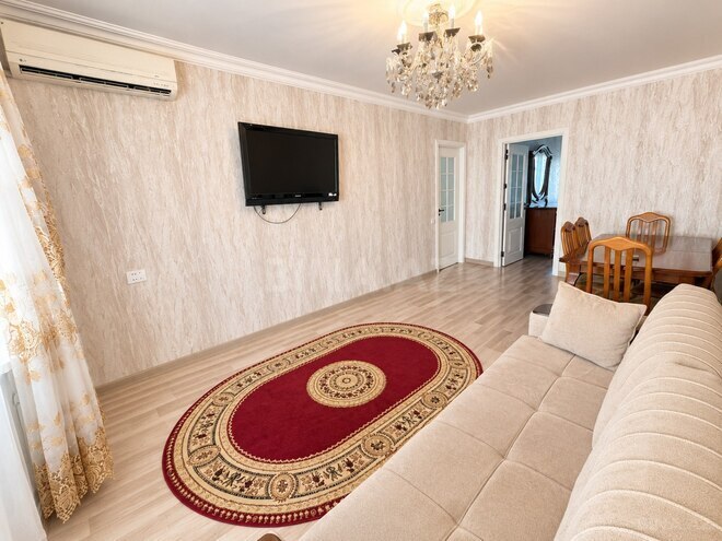 Продаётся 2-комн. вторичка 55 м², м. Нефтчиляр, photo 1 from 11