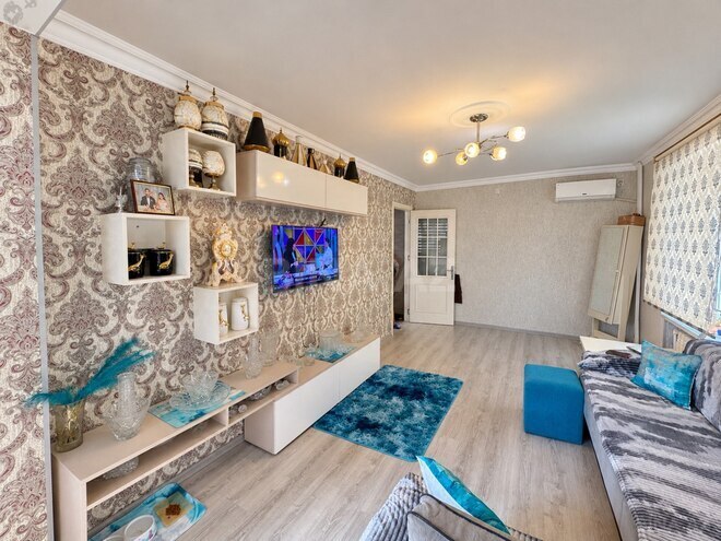 Satılır 2 otaqlı köhnə tikili 40 m², İnşaatçılar m., photo 1 from 8