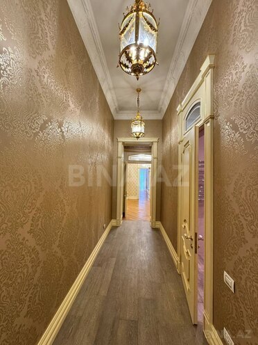 Satılır 6 otaqlı köhnə tikili 360 m², Sahil m., photo 18 from 26