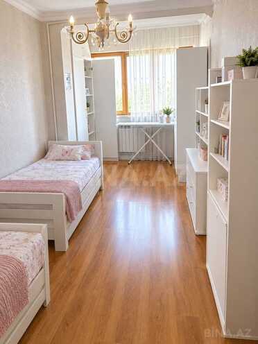 Продается 3-комн. вторичка 75 м², м. Кара Караев, photo 4 from 8