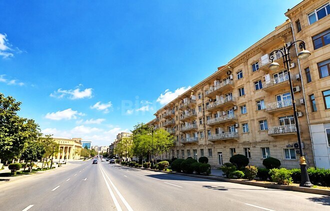 Продаётся 2-комн. вторичка 60 м², м. Элмляр Академиясы, photo 1 from 9