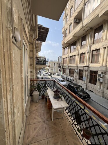 Satılır 5 otaqlı köhnə tikili 140 m², Nizami m., photo 8 from 25