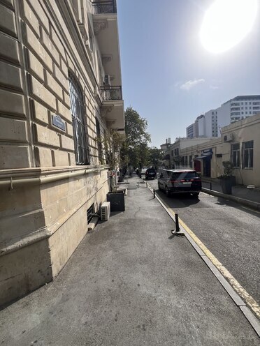 Satılır 5 otaqlı köhnə tikili 140 m², Nizami m., photo 23 from 25
