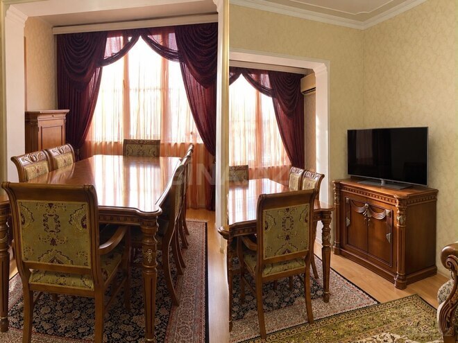 Продается 3-комн. вторичка 85 м², м. Ази Асланов, photo 3 from 19