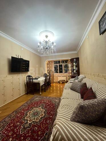 Продается 2-комн. вторичка 68 м², Хатаинский р., photo 1 from 20