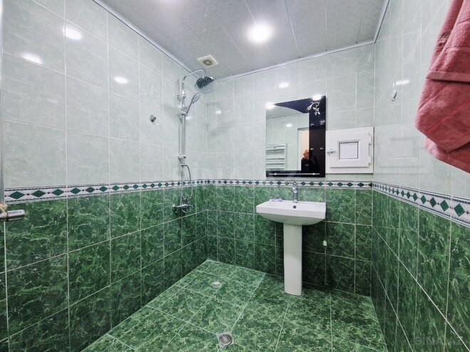 Сдается 2-комн. новостройка 80 м², м. Нефтчиляр, photo 11 from 13