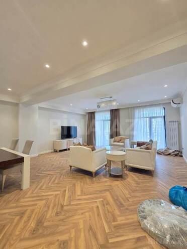 Satılır 4 otaqlı yeni tikili 242 m², 28 May m., photo 4 from 22
