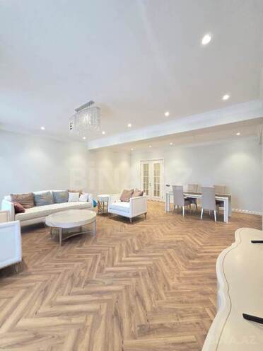 Satılır 4 otaqlı yeni tikili 242 m², 28 May m., photo 3 from 22