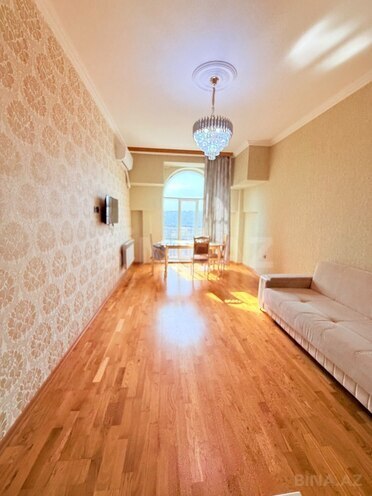 Продаётся 2-комн. новостройка 60 м², Абшеронcкий  р., photo 1 from 19