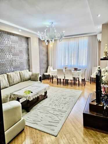 Продаётся 3-комн. новостройка 96 м², м. Низами, photo 1 from 15