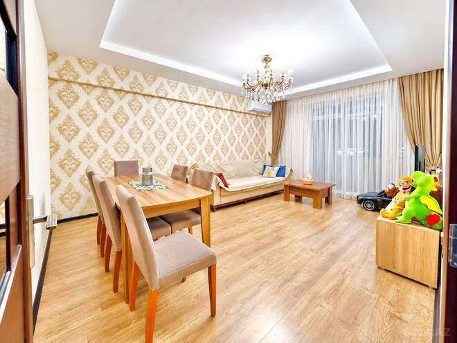 Продается 3-комн. вторичка 85 м², м. Кара Караев, photo 1 from 13