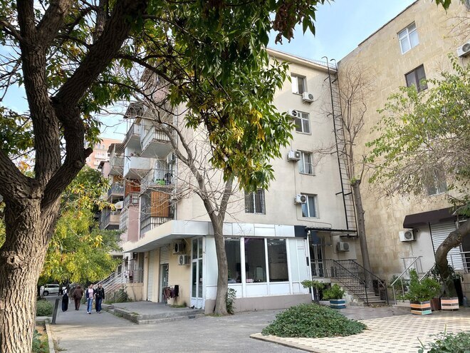 Satılır 2 otaqlı köhnə tikili 60 m², Elmlər Akademiyası m., photo 1 from 13