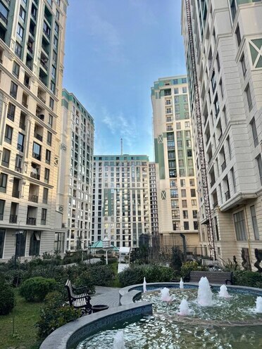 Продается 2-комн. новостройка 57 м², м. Гянджлик, photo 1 from 11