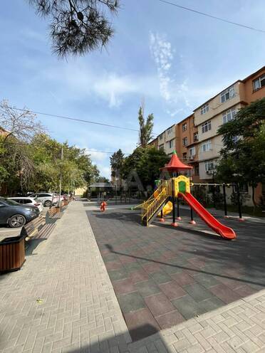 Satılır 3 otaqlı köhnə tikili 70 m², Qara Qarayev m., photo 3 from 32