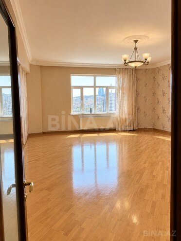 Продаётся 3-комн. новостройка 140 м², м. Низами, photo 1 from 15