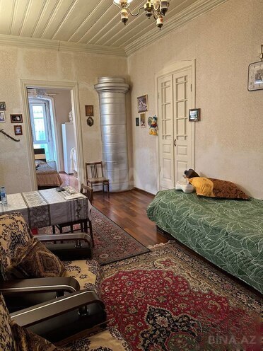 Satılır 2 otaqlı köhnə tikili 70 m², Nizami m., photo 1 from 8