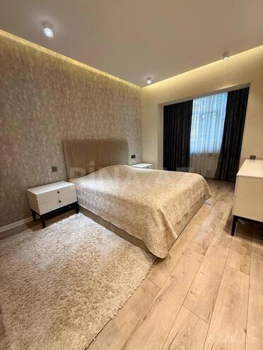 Продаётся 4-комн. вторичка 100 м², м. Ази Асланов, photo 4 from 19